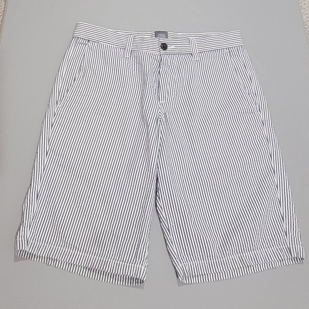 GAP Men's Navy and White Seersucker Flat-Front Shorts